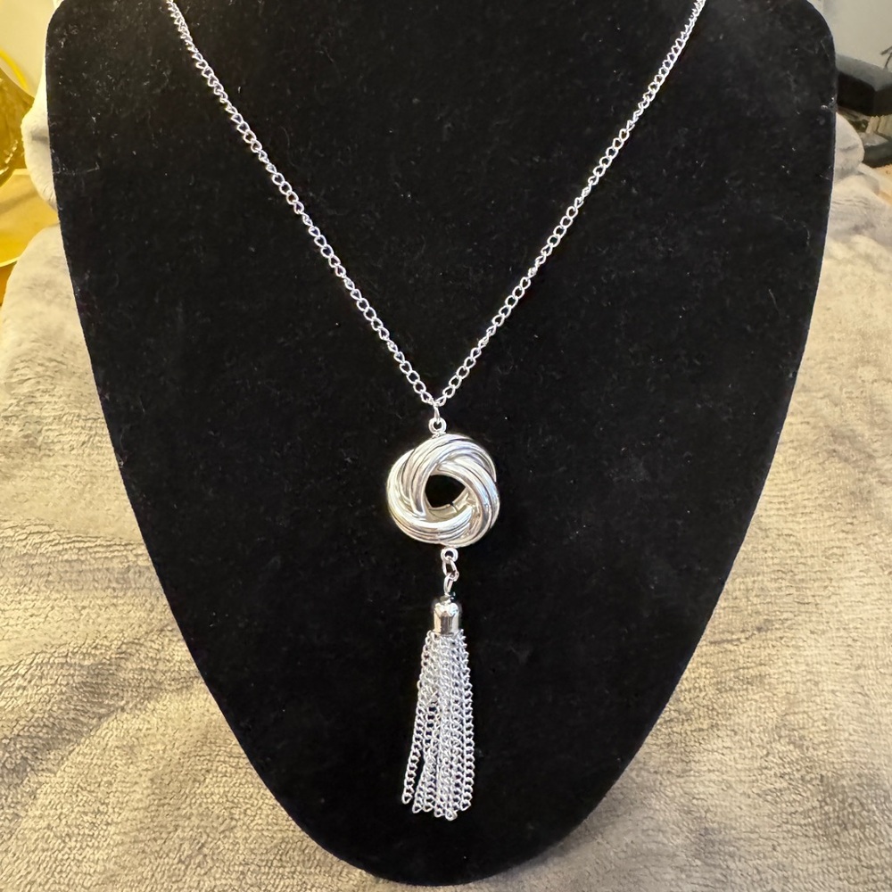 Elegant Silver Toned Pendant Necklace